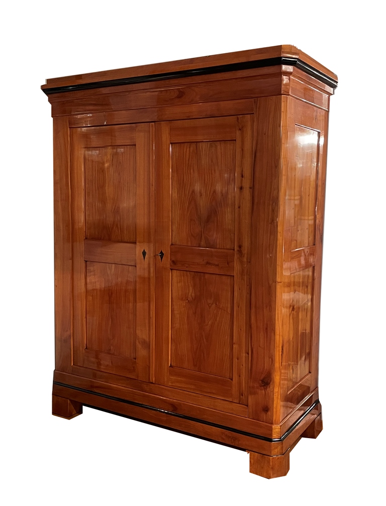 Biedermeier Kirschbaumschrank<br>seitlich