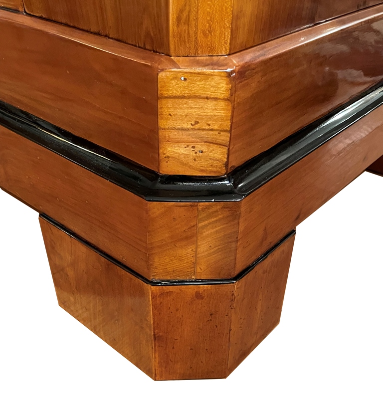 Biedermeier Kirschbaumschrank<br> Fuss