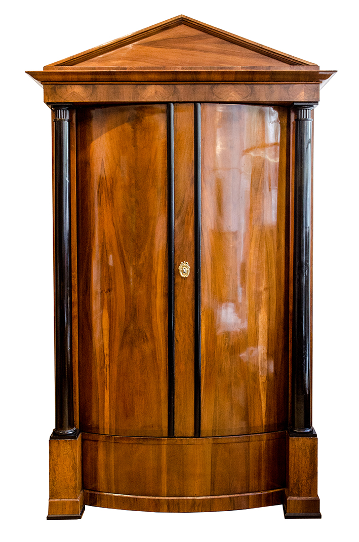 Zierlicher<br>Biedermeier Schrank