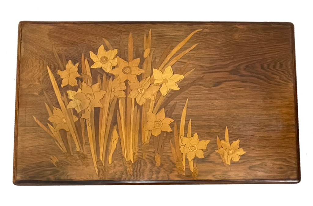 Dainty daffodil table top