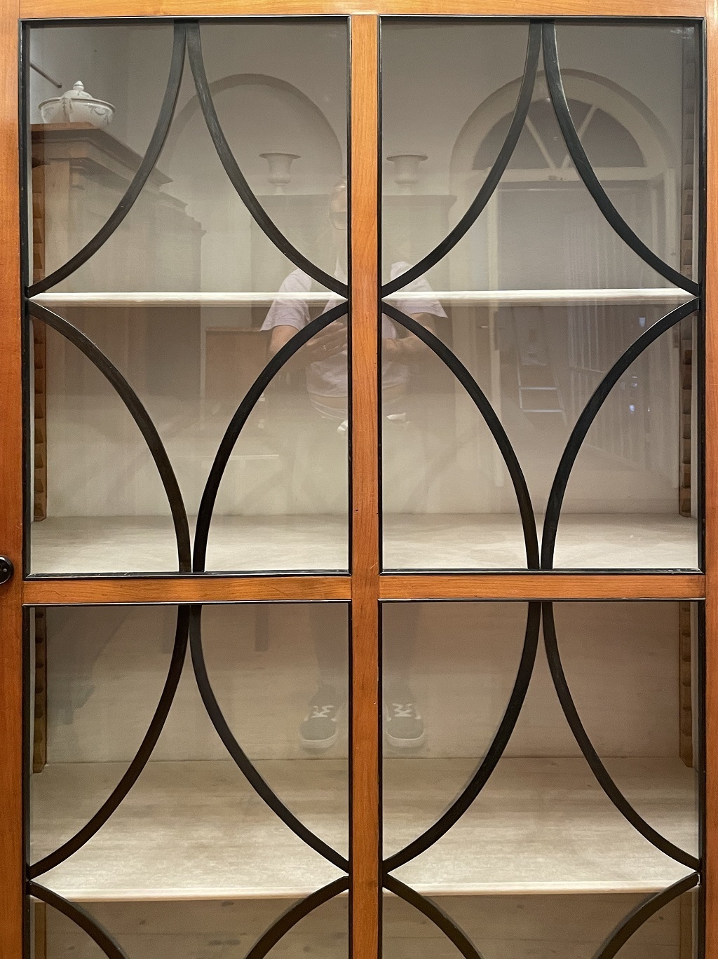 Biedermeier Kirschbaum Vitrine Detail