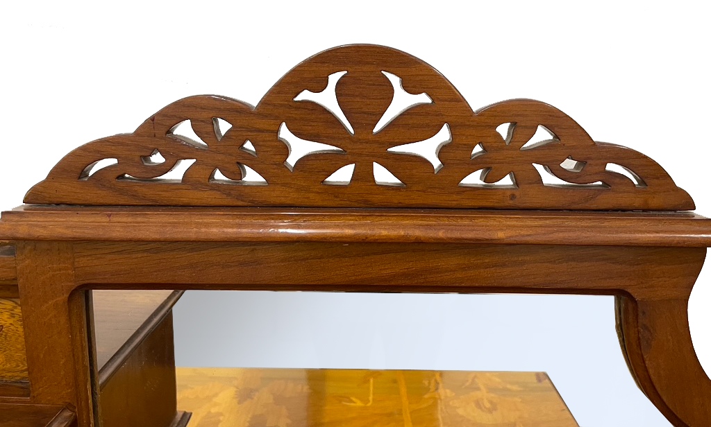 Zierlicher Sekretär <br>Detail