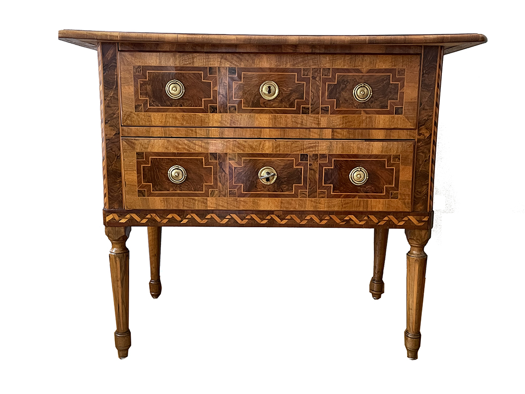 chest of drawers