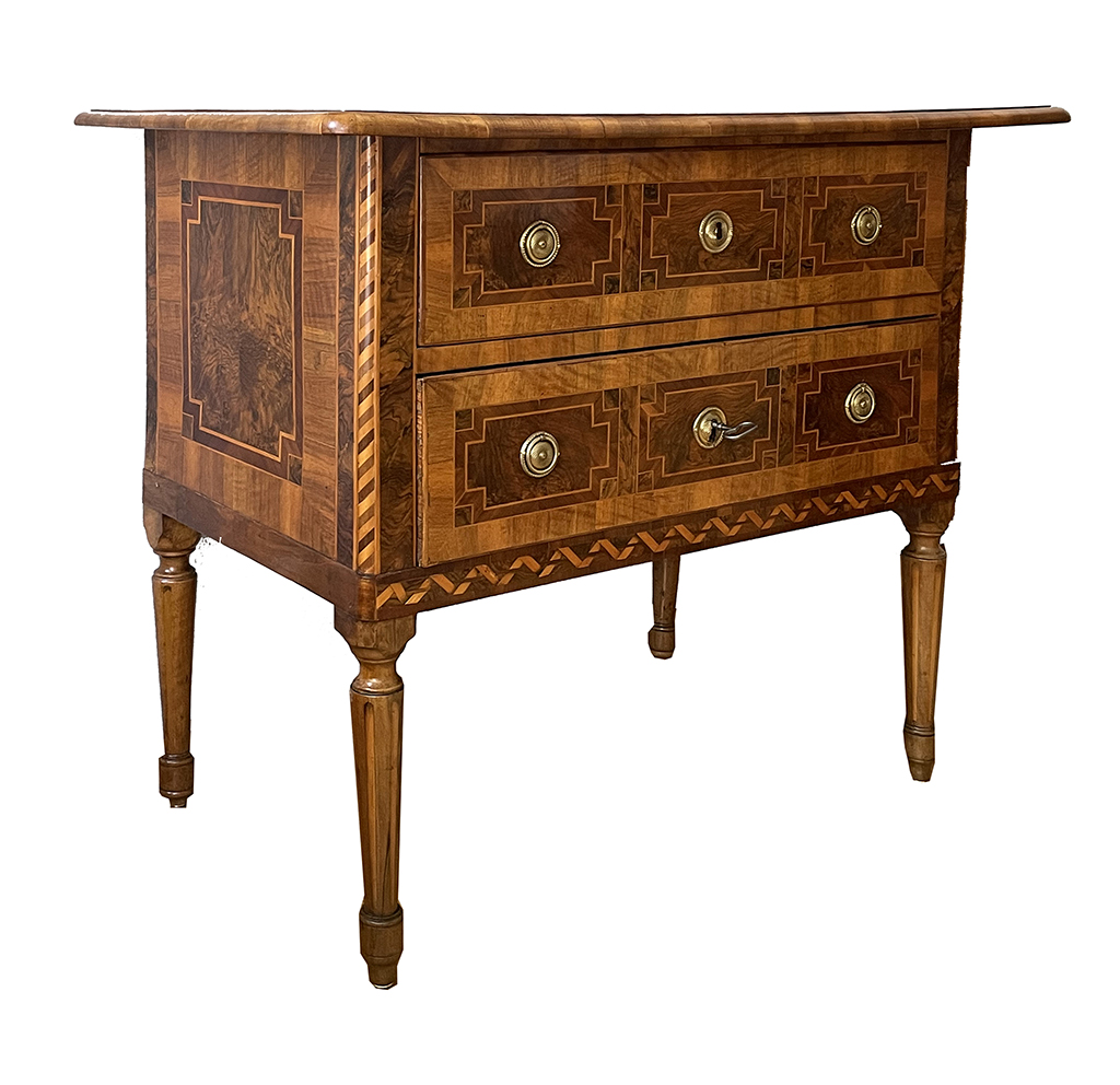chest of drawers side