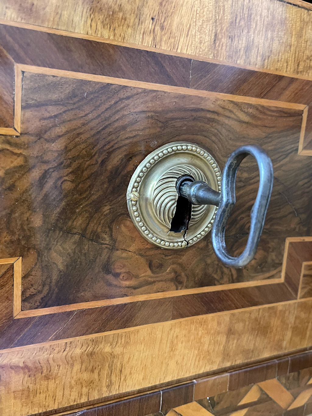 chest of drawers lock