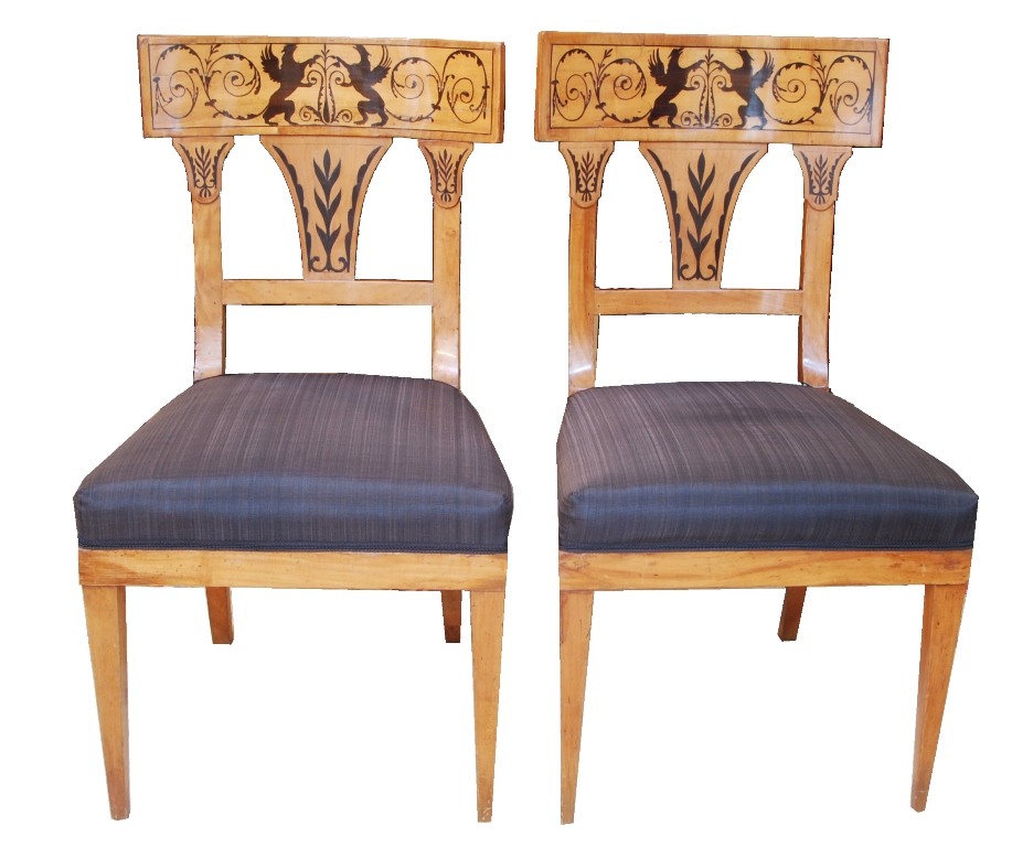 Paar musealer Stühle